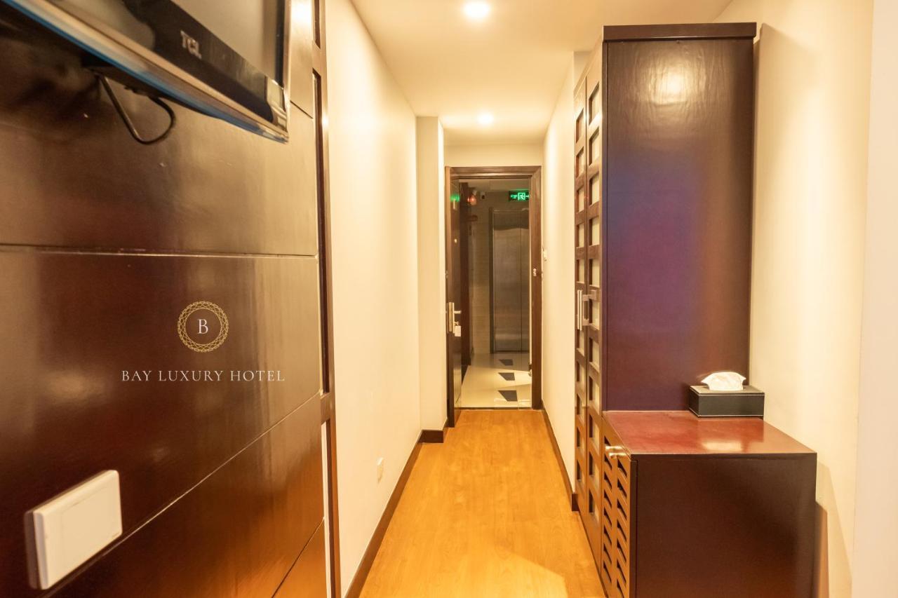 Bay Luxury & - 9 Nguyen Truong To Hanoi
